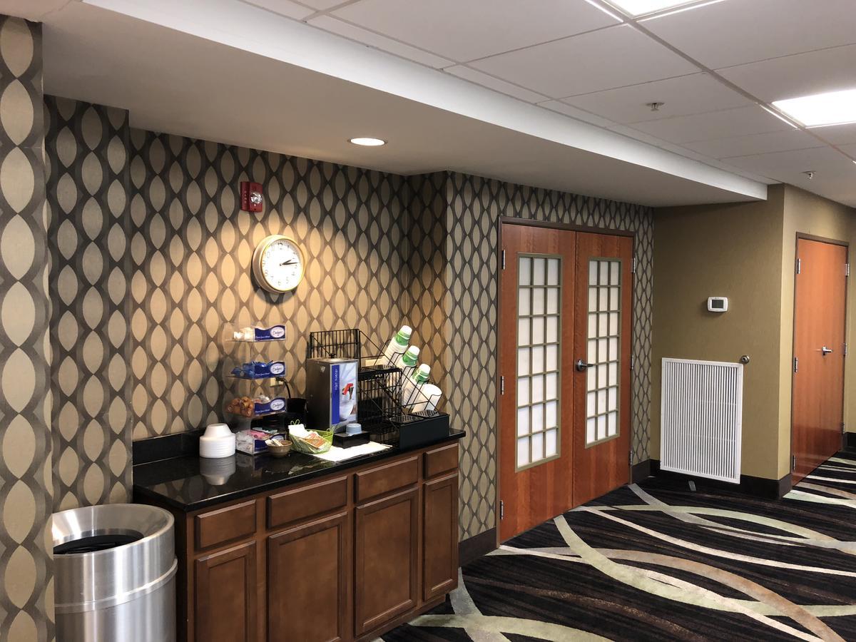 Countryview Inn & Suites Robinson エクステリア 写真