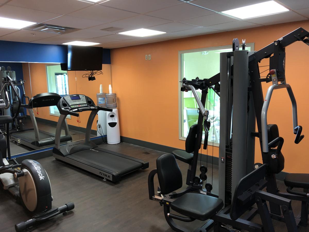Countryview Inn & Suites Robinson エクステリア 写真